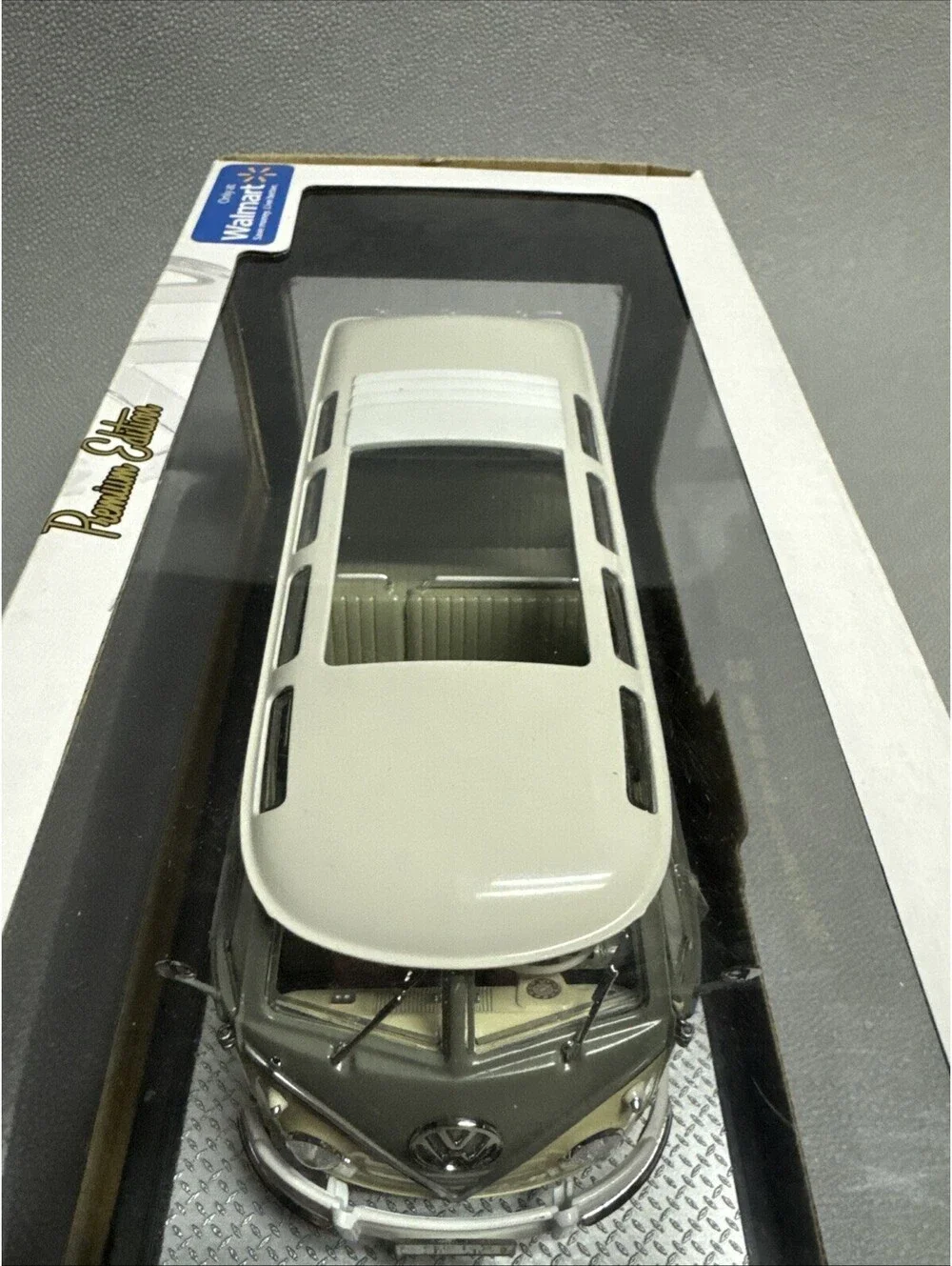M2 Machines 1/24 1960 VW Microbus Deluxe USA Model S05 Cream White Open Rag Top